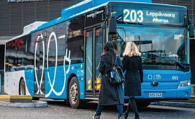 随着复合板，中国制造的公共汽车减少芬兰排放量