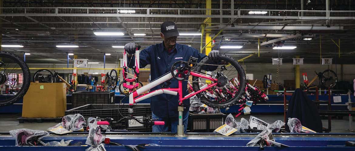 美国自行车制造商加速装配线